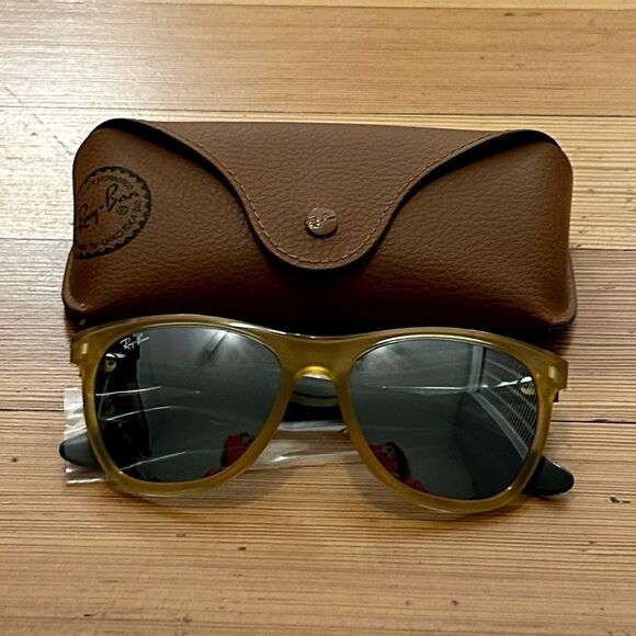 Ray-Ban Accessories - Ray Ban RB4184 sunglasses.